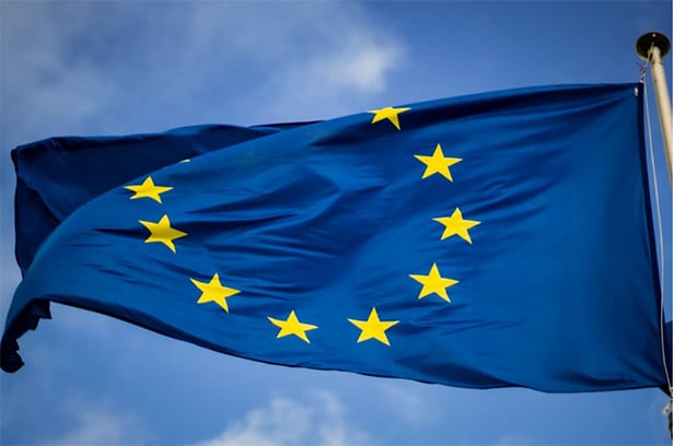 Wehende Europaflagge